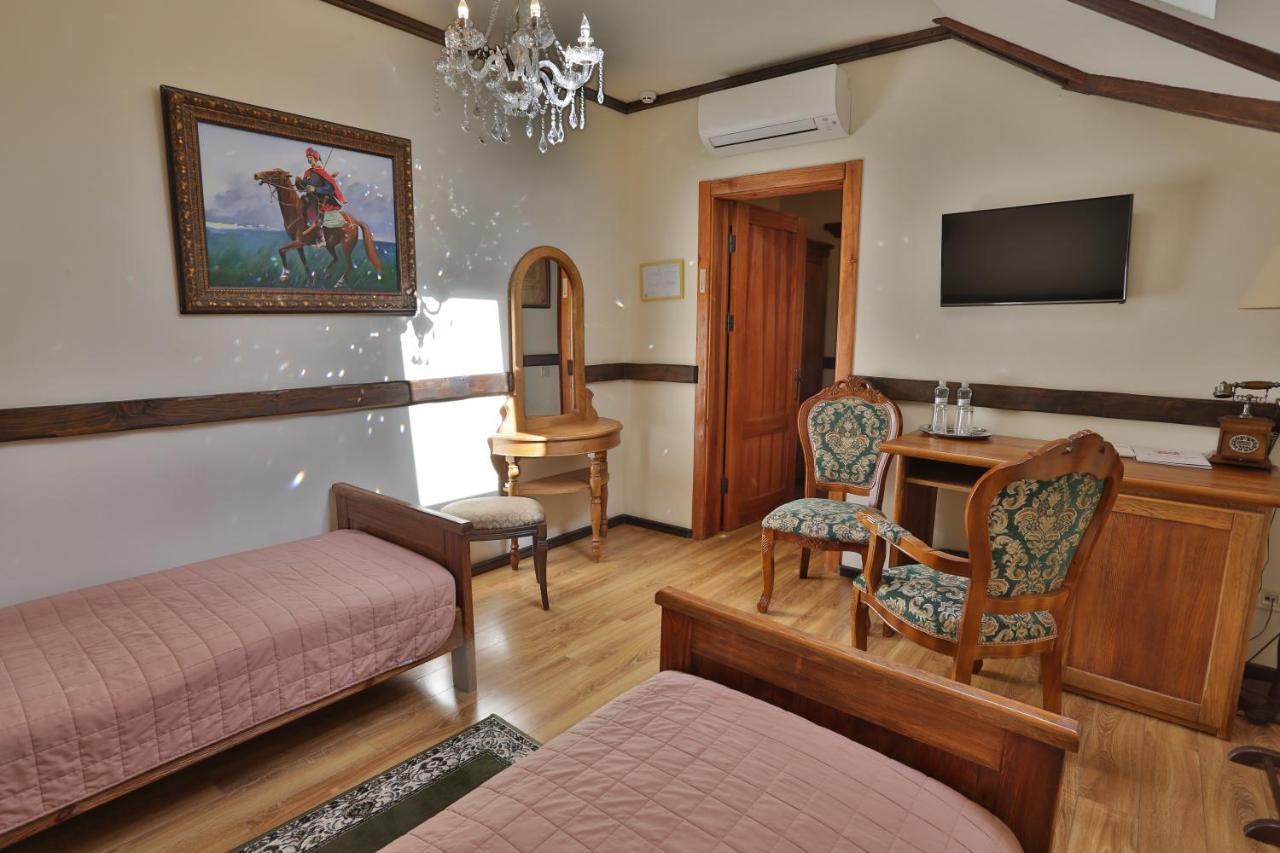 Hotel Fortetsya Hetmana Hatne Exterior foto