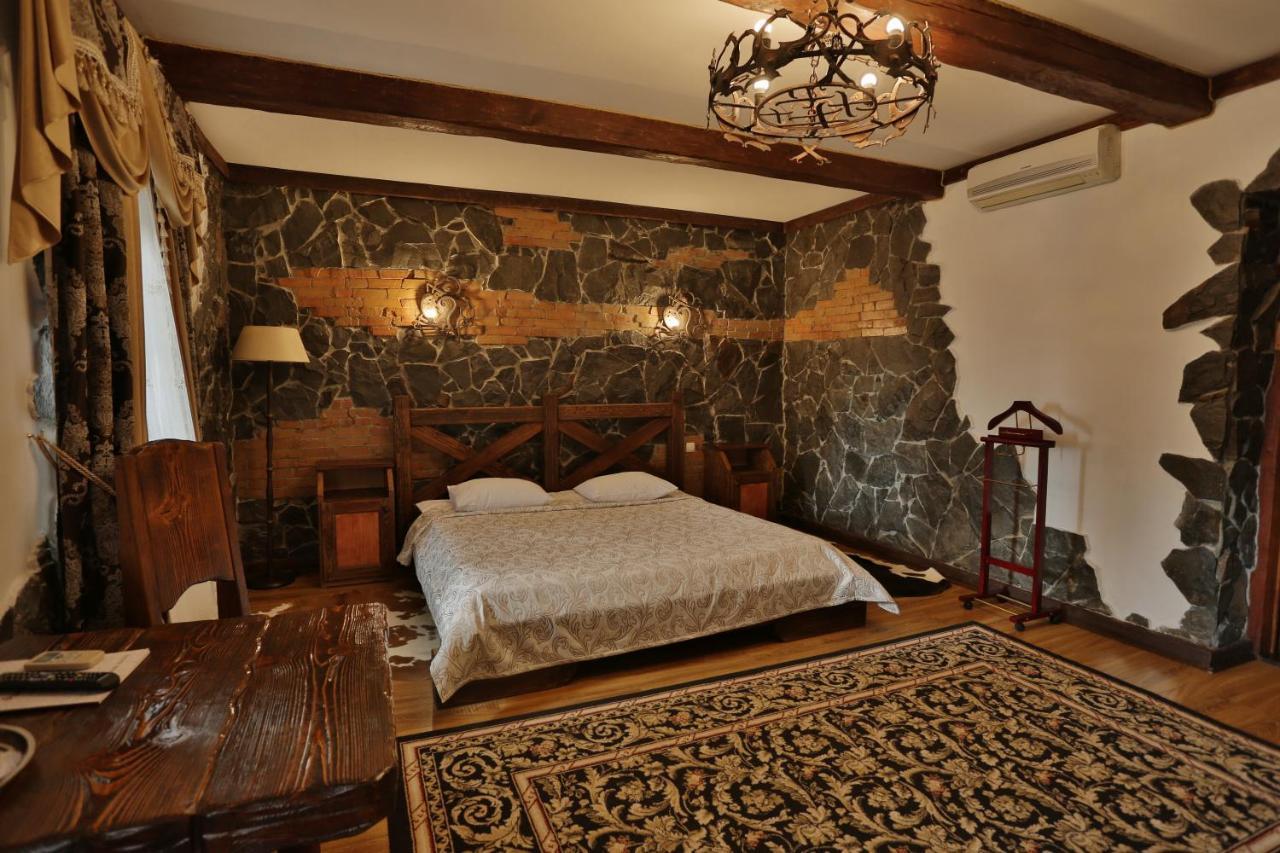 Hotel Fortetsya Hetmana Hatne Exterior foto
